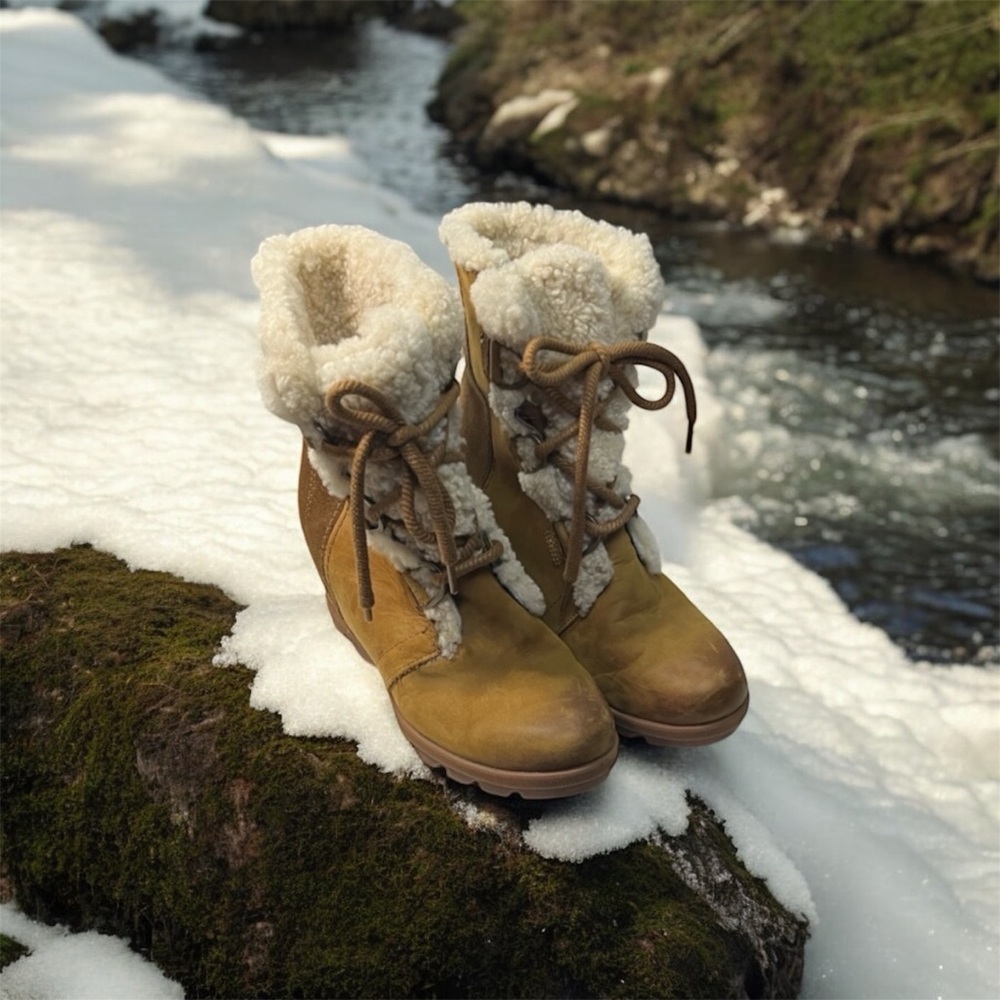🎉HP🎉 Sorel Tan w/Cream Shearling-Lined Footwear (Size 8.5)